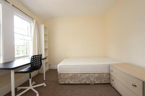 3 bedroom flat to rent, Weston Park East, Bath BA1