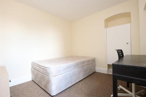 3 bedroom flat to rent, Weston Park East, Bath BA1