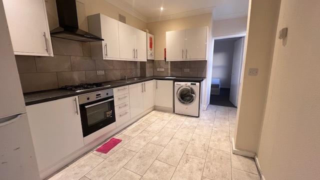 First Floor One bedroom flat :  Upton Lane