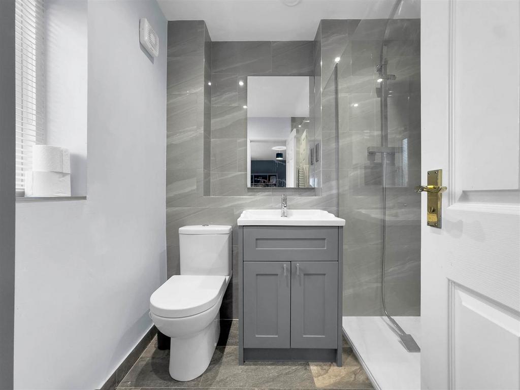 En Suite Shower Room - Bed 2