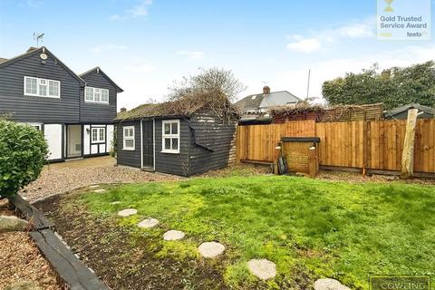 3 bedroom semi-detached house for sale, Woolshots Road, Wickford