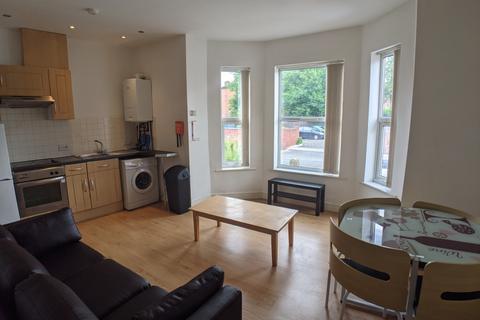 2 bedroom flat to rent, Wellington Road, Manchester M20