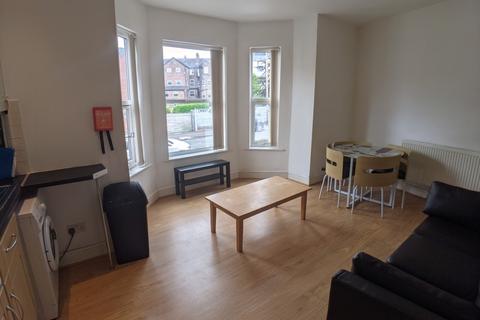 2 bedroom flat to rent, Wellington Road, Manchester M20