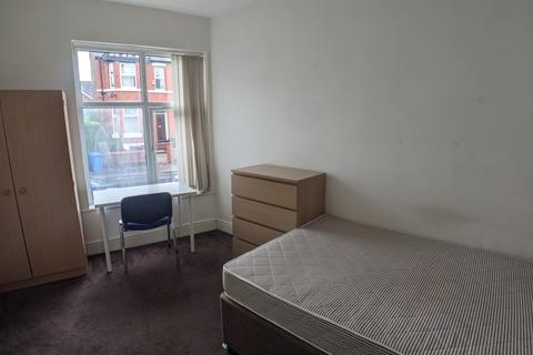 2 bedroom flat to rent, Wellington Road, Manchester M20