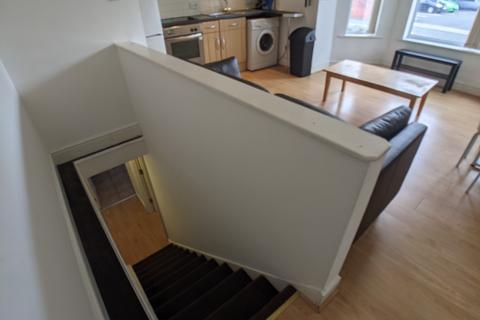 2 bedroom flat to rent, Wellington Road, Manchester M20