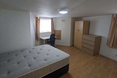 2 bedroom flat to rent, Wellington Road, Manchester M20