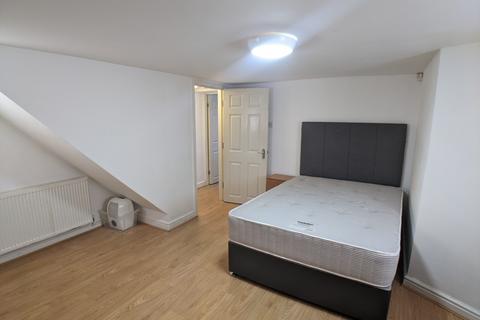 2 bedroom flat to rent, Wellington Road, Manchester M20
