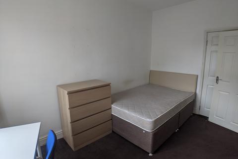 2 bedroom flat to rent, Wellington Road, Manchester M20