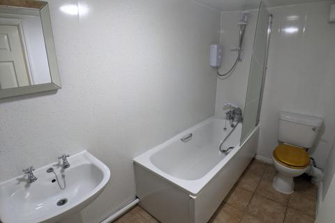 2 bedroom flat to rent, Wellington Road, Manchester M20