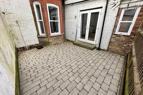 2 bedroom ground floor maisonette for sale, High Street South, Dunstable LU6