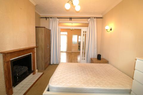 2 bedroom terraced house for sale, Owenite Street, London SE2