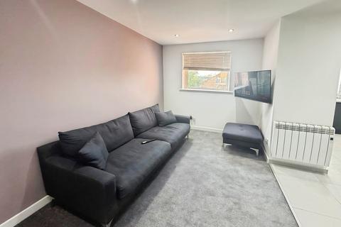 6 bedroom terraced house to rent, Barrique Road, Nottingham NG7