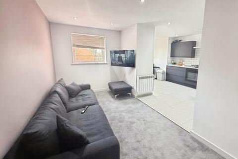 6 bedroom terraced house to rent, Barrique Road, Nottingham NG7