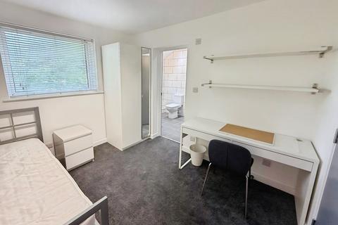 6 bedroom terraced house to rent, Barrique Road, Nottingham NG7