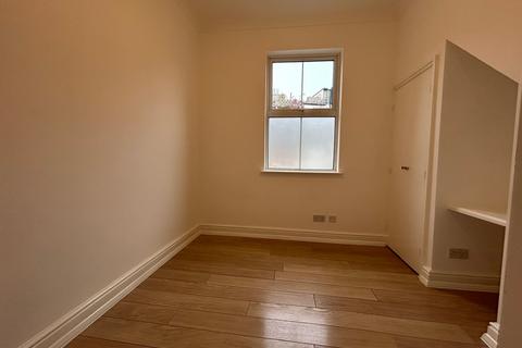 1 bedroom flat for sale, Battersea High Street, Clapham Junction SW11