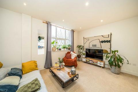 1 bedroom flat for sale, Bromyard Avenue, London W3