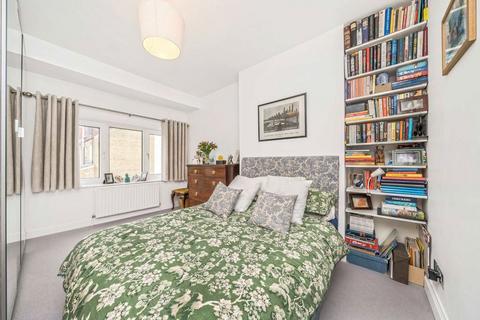 2 bedroom flat for sale, Stanley Road, Teddington TW11