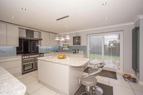 4 Ashdown Close, St Leonards-on-sea, TN38 9SP