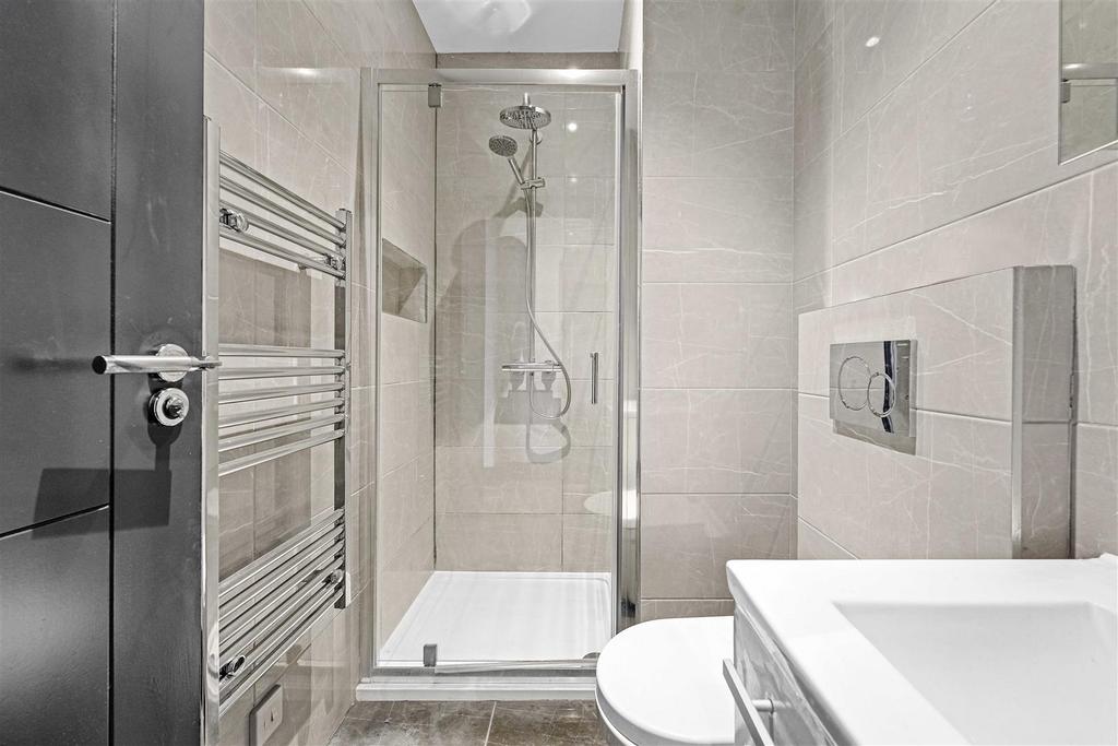 Bathroom (2).jpg