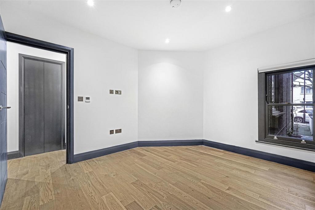 First Bedroom (3).jpg