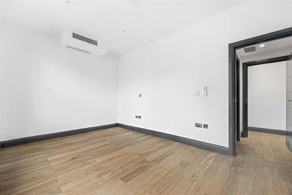 Second Bedroom (2).jpg