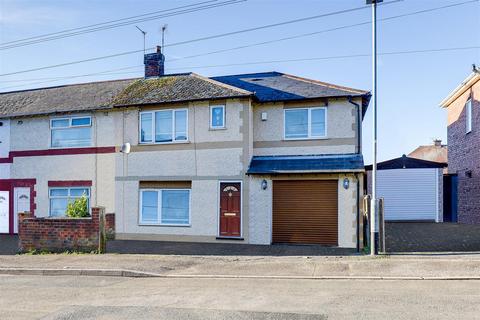 4 bedroom end of terrace house for sale, Hillcrest Drive, Hucknall NG15