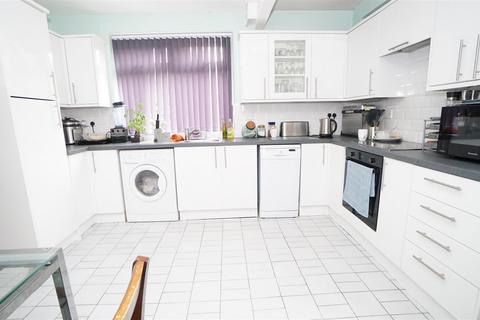 30 Fencote Crescent, Bradford, BD2 3PA