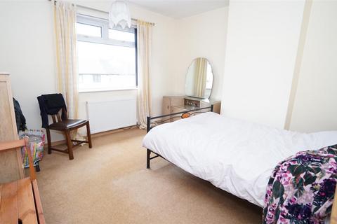 30 Fencote Crescent, Bradford, BD2 3PA