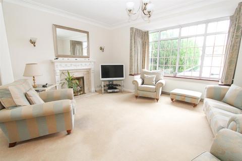 3 bedroom detached house for sale, Stratton Avenue, Wallington SM6