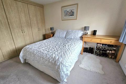 17 Arbery Way, Arborfield, Reading, RG2 9FG