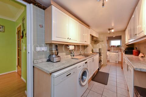 4 bedroom semi-detached house for sale, Causeway Close, Potters Bar, EN6