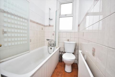 1 bedroom in a house share to rent, Hazelbank Road Catford SE6