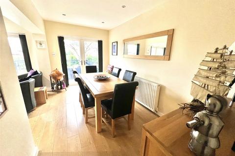 7 Avonfields Close, Alveston, Stratford-upon-avon, CV37 7RD