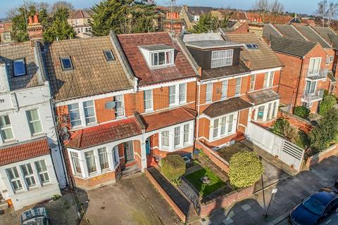 3 bedroom terraced house for sale, The Limes Avenue, London, N11