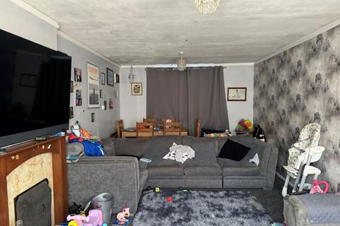 25 Avon Crescent, Brockworth, Gloucester, GL3 4LQ