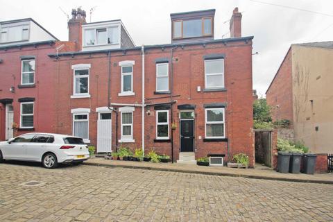 2 bedroom end of terrace house to rent, Vicarage View, Kirkstall, Leeds, LS5