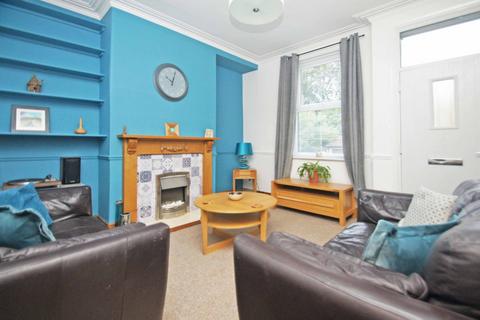 2 bedroom end of terrace house to rent, Vicarage View, Kirkstall, Leeds, LS5