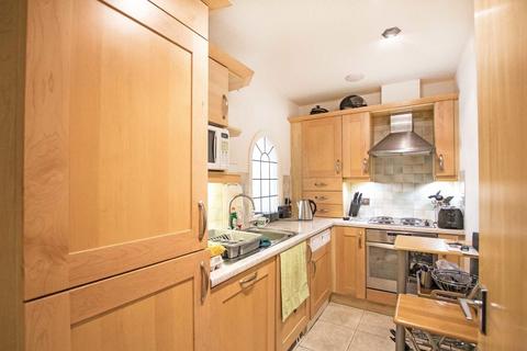 1 bedroom flat for sale, Aitman Drive, Brentford TW8