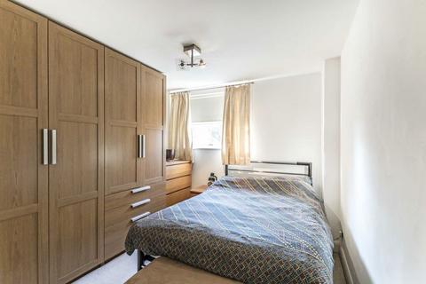 1 bedroom flat for sale, Aitman Drive, Brentford TW8