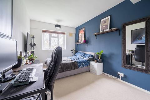 2 bedroom flat for sale, Dunsfold House, Brixton Hill, London, SW2