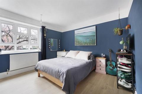 2 bedroom flat for sale, Shakspeare Walk, London