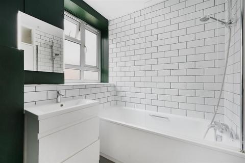 2 bedroom flat for sale, Shakspeare Walk, London