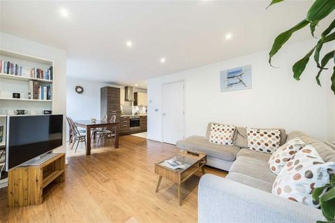 3 bedroom flat for sale, Boyson Road, London SE17