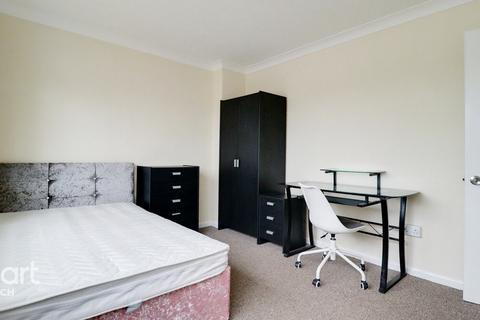 4 bedroom semi-detached house to rent, Dereham Road, NORWICH