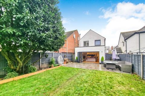 3 bedroom detached house for sale, Coleford Bridge Road, Camberley GU16