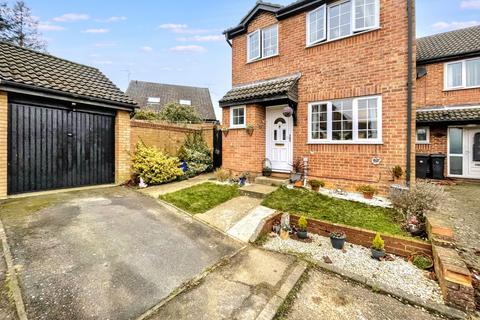 3 bedroom end of terrace house for sale, Hessett Close, Stowmarket, IP14