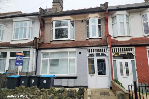 2 bedroom flat to rent, Arnold Gardens, Palmers Green, N13