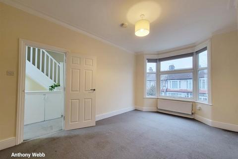 2 bedroom flat to rent, Arnold Gardens, Palmers Green, N13