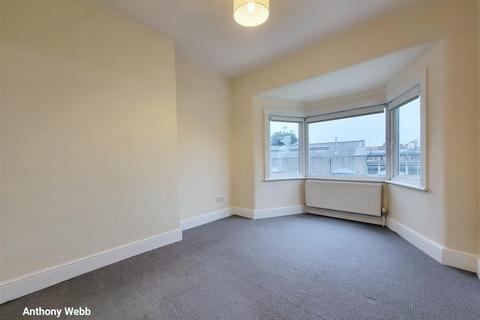 2 bedroom flat to rent, Arnold Gardens, Palmers Green, N13