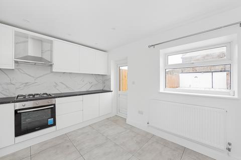 3 bedroom terraced house for sale, Torridon Road, London, SE6